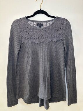 Lucky Brand Gray Lace Yoke Long Sleeve Thermal Top